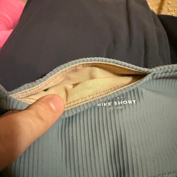 Old Navy Women's Ribbed High Rise Bike Shorts - Picture 4 of 5